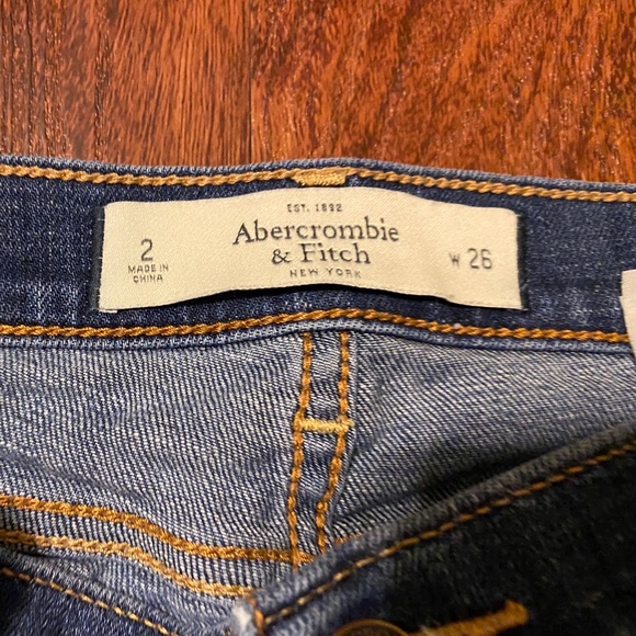 Abercombie & Fitch low rise jean shorts - Picture 5 of 5